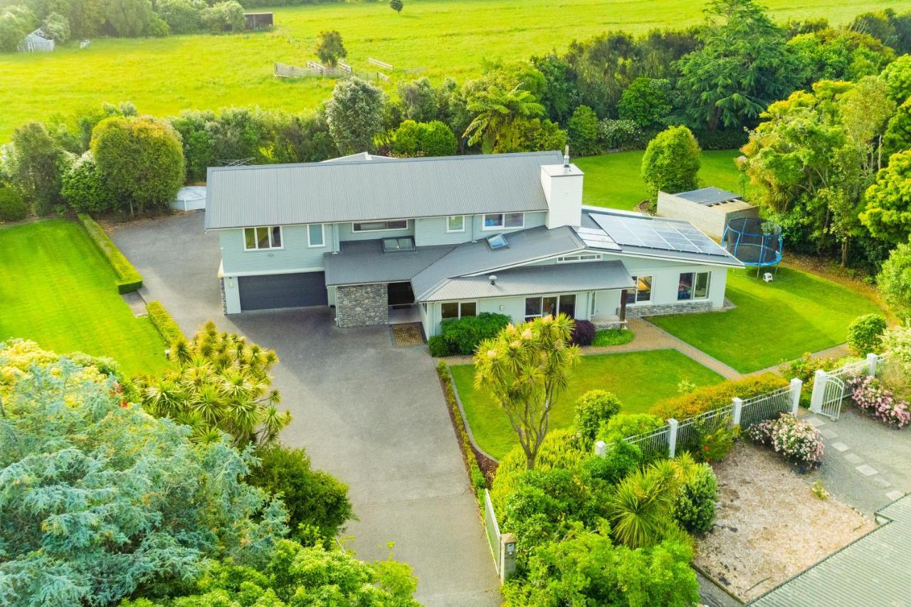 Anam Cara Gardens Luxury Villa Private Bedrooms And Ensuite Bathrooms Sleeps 9 Otaki المظهر الخارجي الصورة