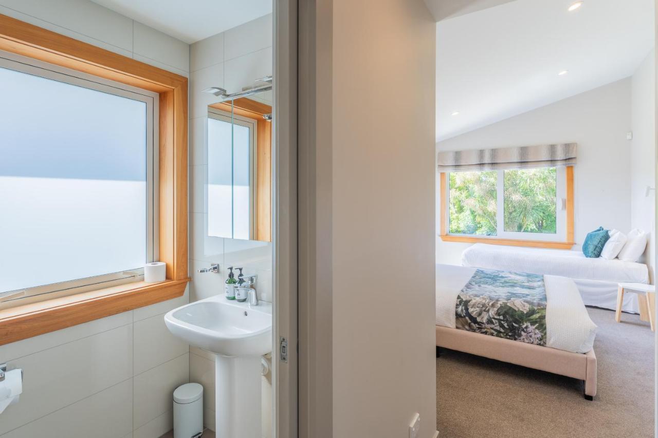 Anam Cara Gardens Luxury Villa Private Bedrooms And Ensuite Bathrooms Sleeps 9 Otaki المظهر الخارجي الصورة