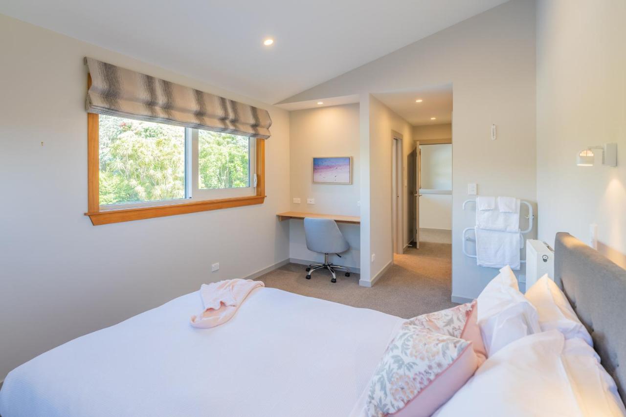 Anam Cara Gardens Luxury Villa Private Bedrooms And Ensuite Bathrooms Sleeps 9 Otaki المظهر الخارجي الصورة