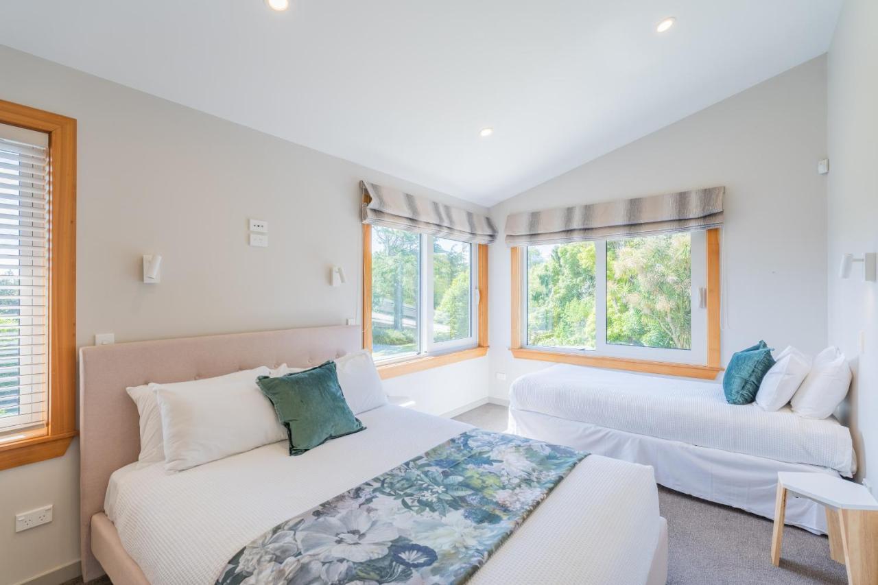 Anam Cara Gardens Luxury Villa Private Bedrooms And Ensuite Bathrooms Sleeps 9 Otaki المظهر الخارجي الصورة