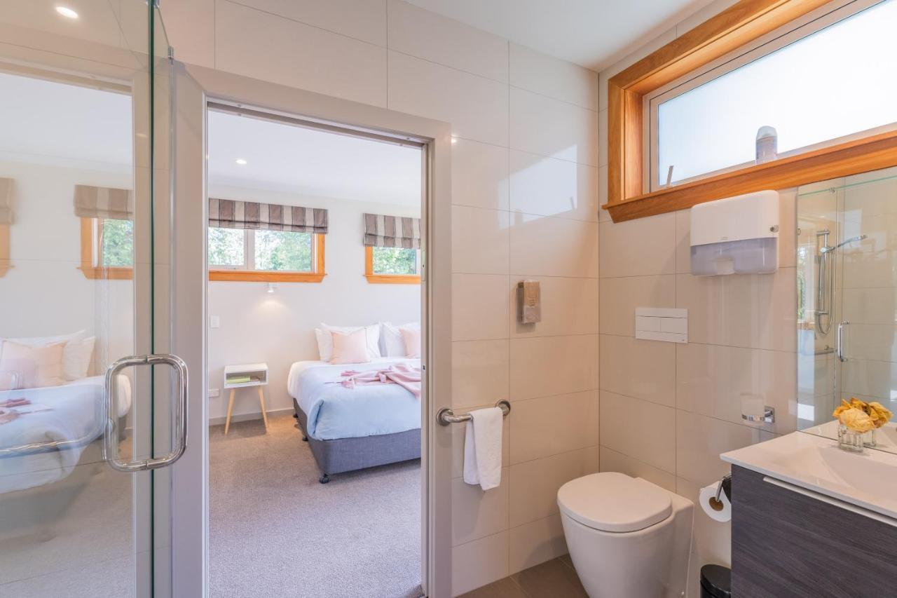 Anam Cara Gardens Luxury Villa Private Bedrooms And Ensuite Bathrooms Sleeps 9 Otaki المظهر الخارجي الصورة