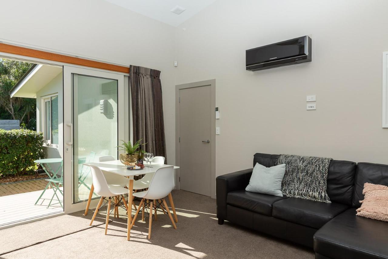 Anam Cara Gardens Luxury Villa Private Bedrooms And Ensuite Bathrooms Sleeps 9 Otaki المظهر الخارجي الصورة