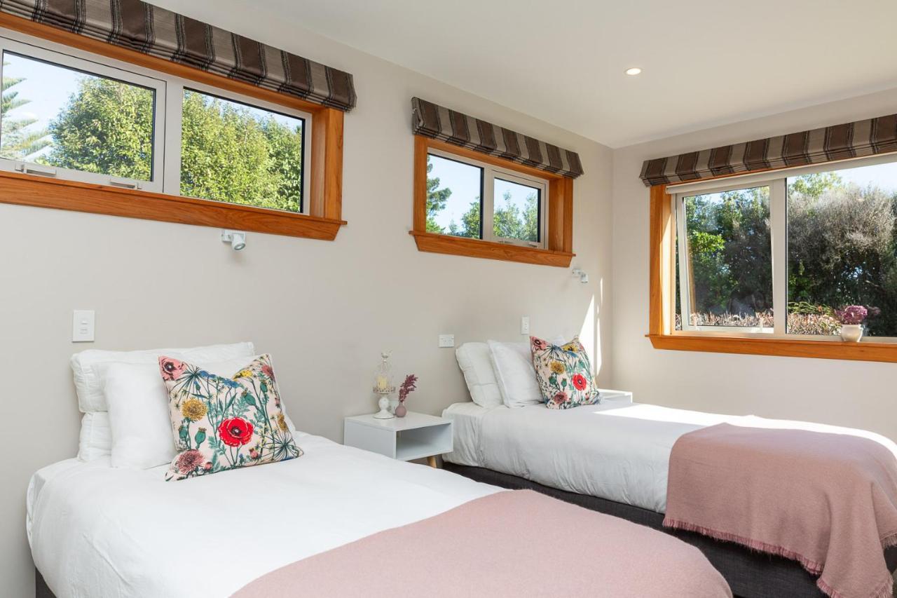 Anam Cara Gardens Luxury Villa Private Bedrooms And Ensuite Bathrooms Sleeps 9 Otaki المظهر الخارجي الصورة