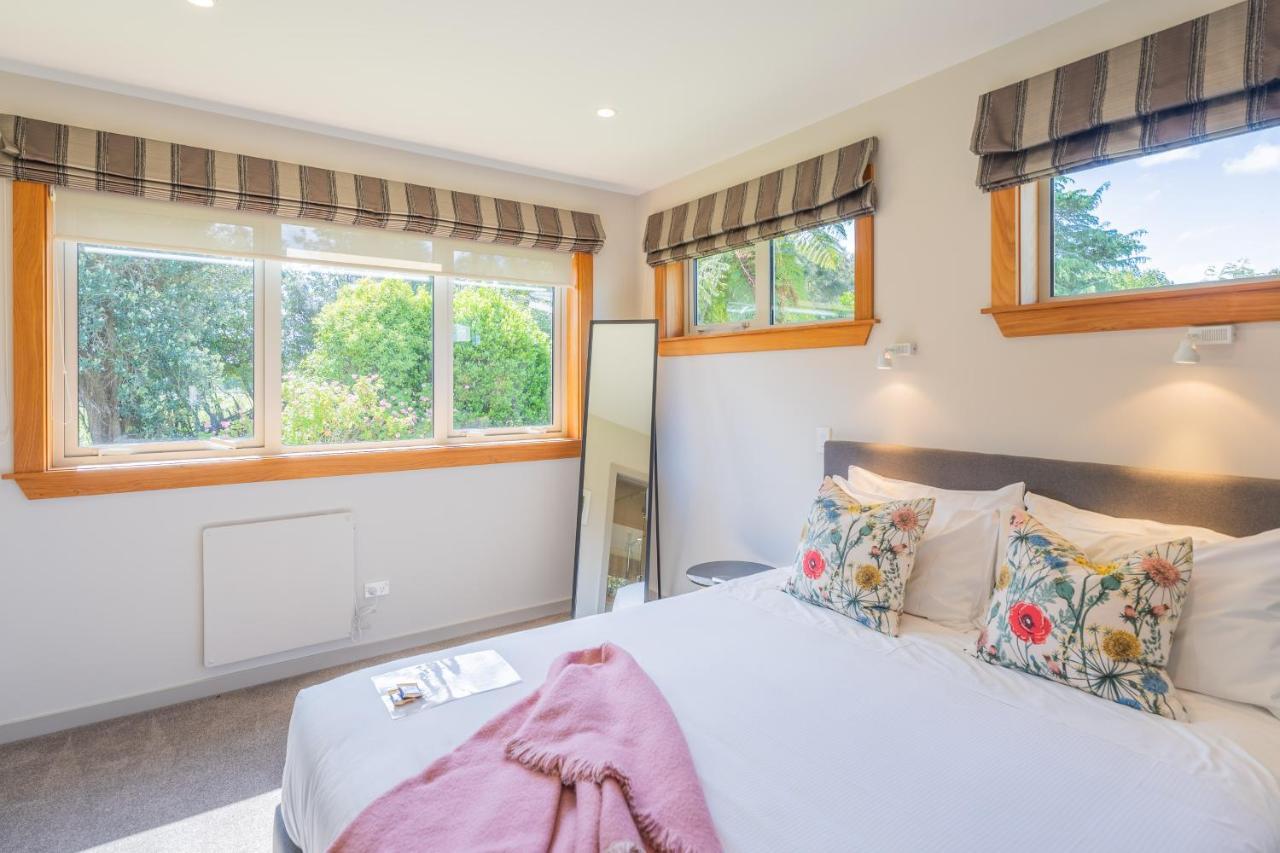 Anam Cara Gardens Luxury Villa Private Bedrooms And Ensuite Bathrooms Sleeps 9 Otaki المظهر الخارجي الصورة